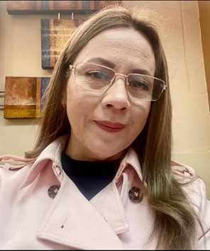 Soy Adriana Toral